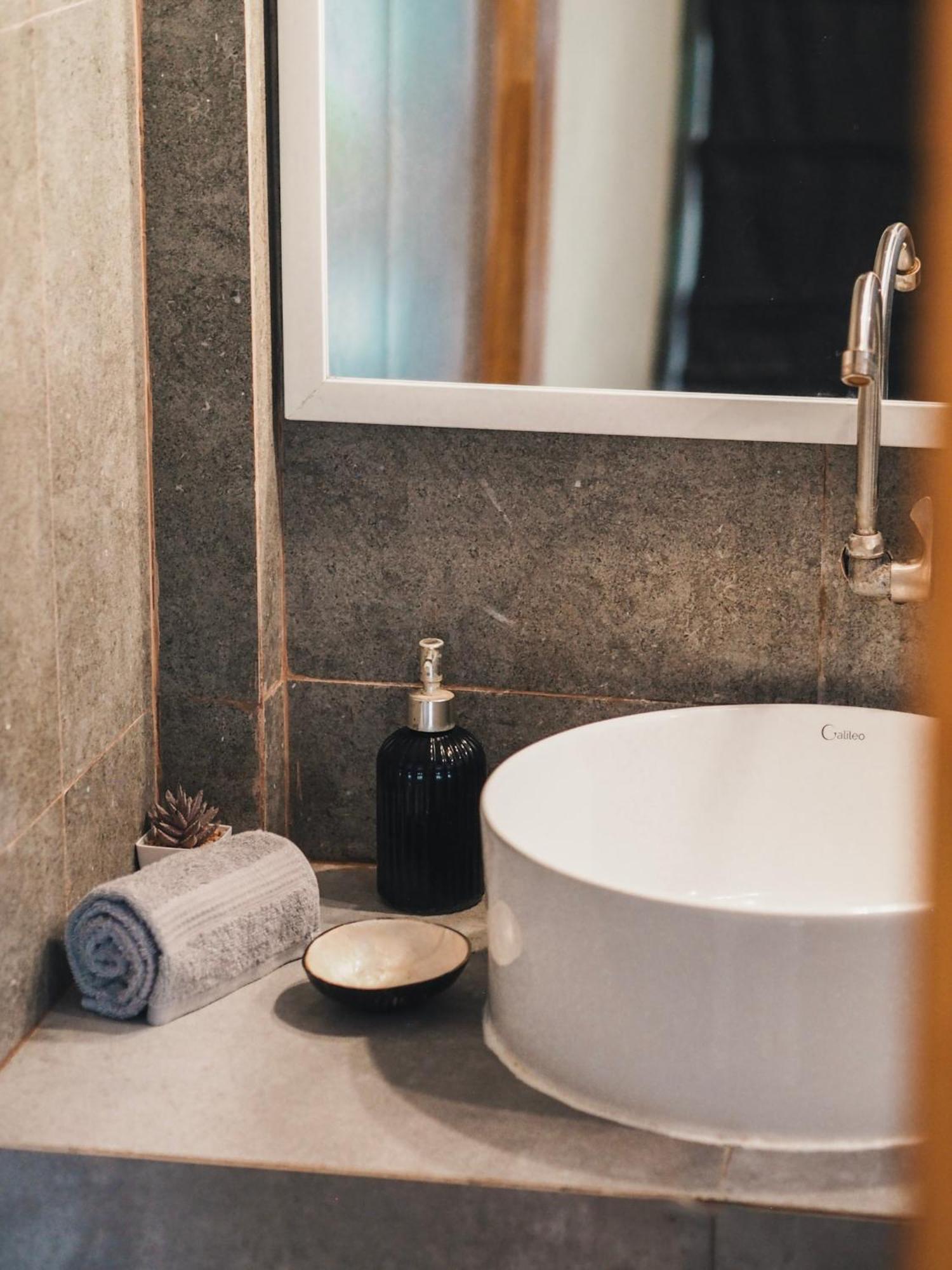 Secret Spot Surf And Stay Kuta  Экстерьер фото
